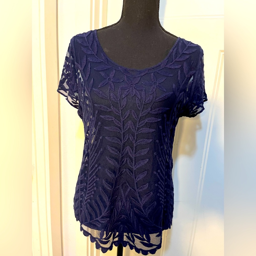 Xhilaration. Size M. Embroidered blouse. Navy.
